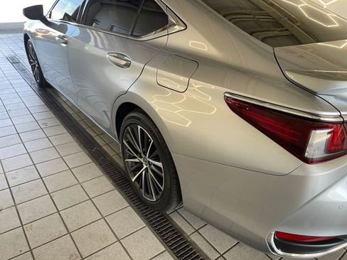 Used 2025 Lexus ES 300h w/ Premium Package FWD image 20