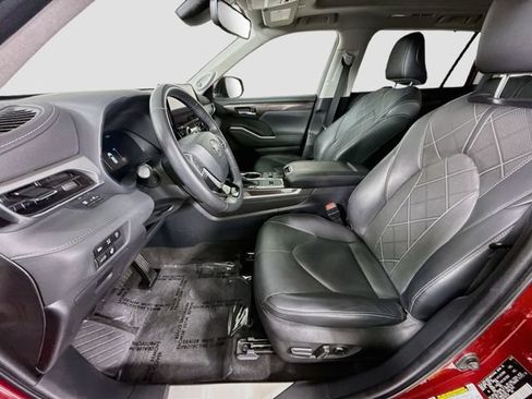 Used 2023 Toyota Highlander Platinum FWD image 20