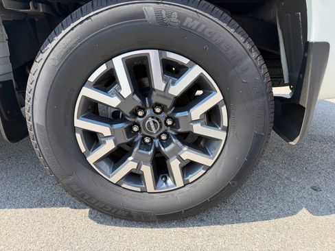Used 2024 Nissan Frontier SL w/ Technology Package RWD image 27