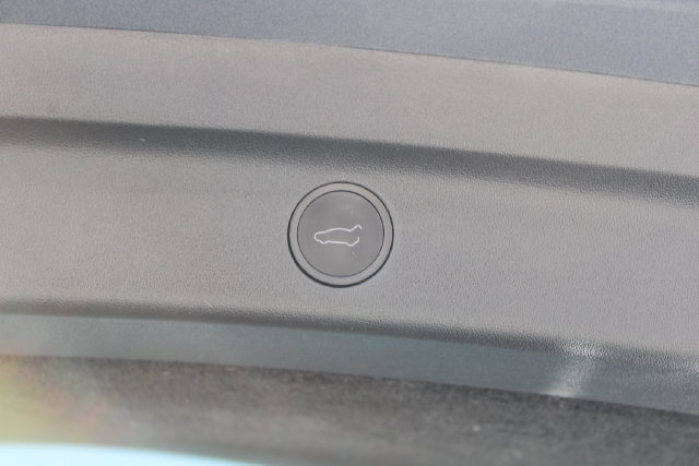 Used 2023 Tesla Model Y 2WD image 42
