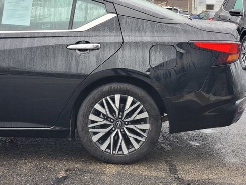 Used 2024 Nissan Altima 2.5 SV image 14