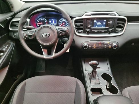 Used 2017 Kia Sorento FWD image 22