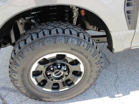 Used 2025 Ford F350 Lariat w/ Tremor Off-Road Package image 4