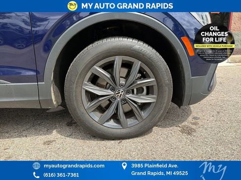 Used 2022 Volkswagen Tiguan SE AWD/4WD image 32