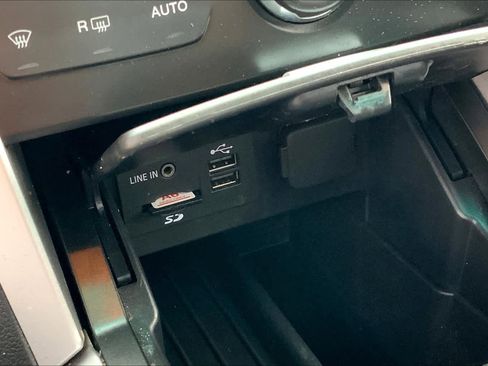 Used 2015 Ford Explorer XLT w/ Equipment Group 202B image 33