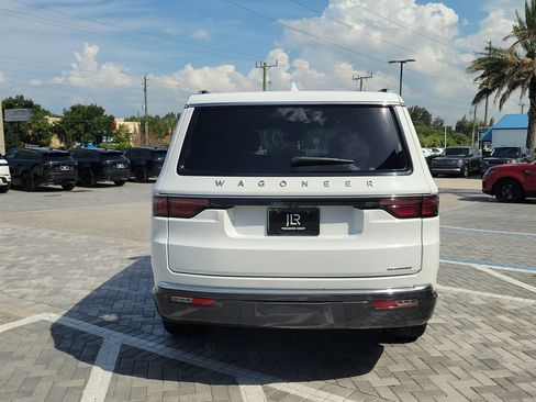 Used 2022 Jeep Wagoneer Series III w/ Flexible Seating Group RWD image 4