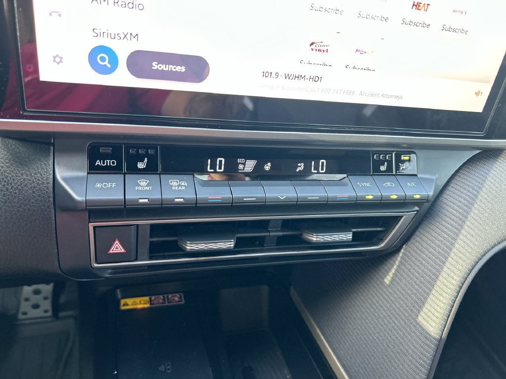 Used 2025 Toyota Camry SE FWD image 26