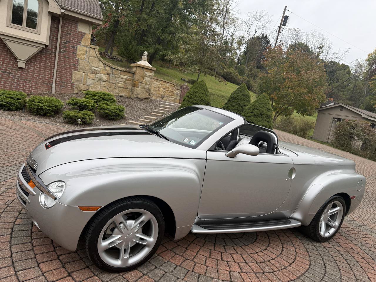 Used 2004 Chevrolet SSR w/ Preferred Equipment Group RWD image 14