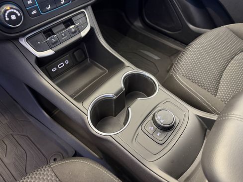 Used 2023 GMC Terrain SLE w/ LPO, Floor Liner Package FWD image 21