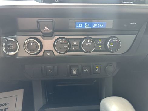 Certified 2022 Toyota Tacoma TRD Off-Road AWD/4WD image 29