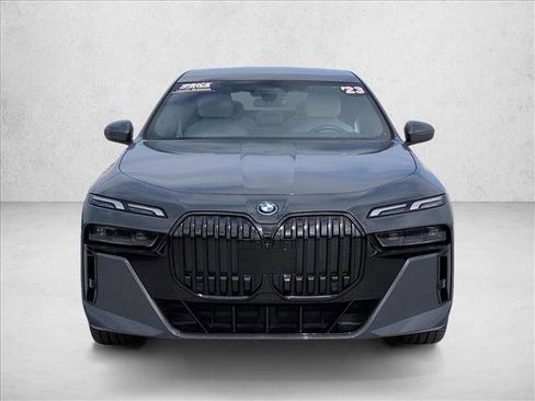 Used 2023 BMW i7 xDrive60 AWD/4WD image 2