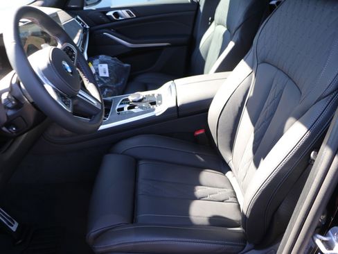 Certified 2025 BMW X7 M60i image 15