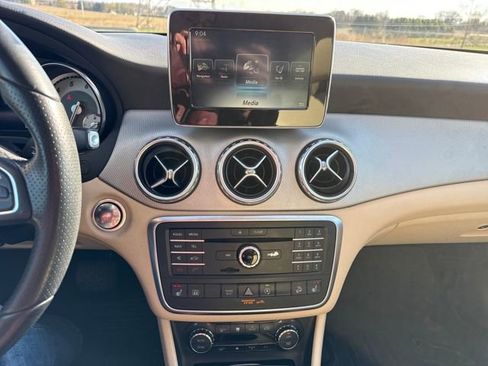 Used 2017 Mercedes-Benz GLA 250 4MATIC image 28