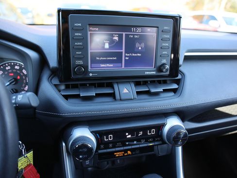 Used 2022 Toyota RAV4 LE image 24