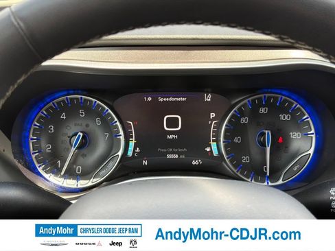 Used 2024 Chrysler Pacifica Touring-L FWD image 6