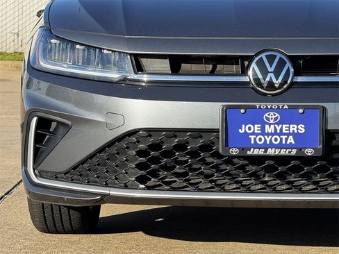 Used 2025 Volkswagen Jetta SE image 6