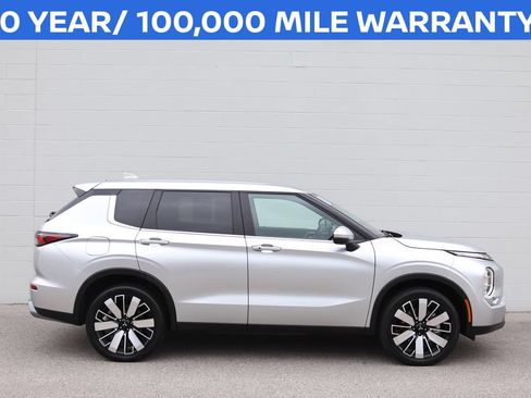 Used 2025 Mitsubishi Outlander SE AWD/4WD image 8