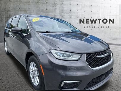Used 2023 Chrysler Pacifica Touring-L