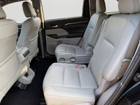 Used 2014 Toyota Highlander Limited Platinum AWD/4WD image 12