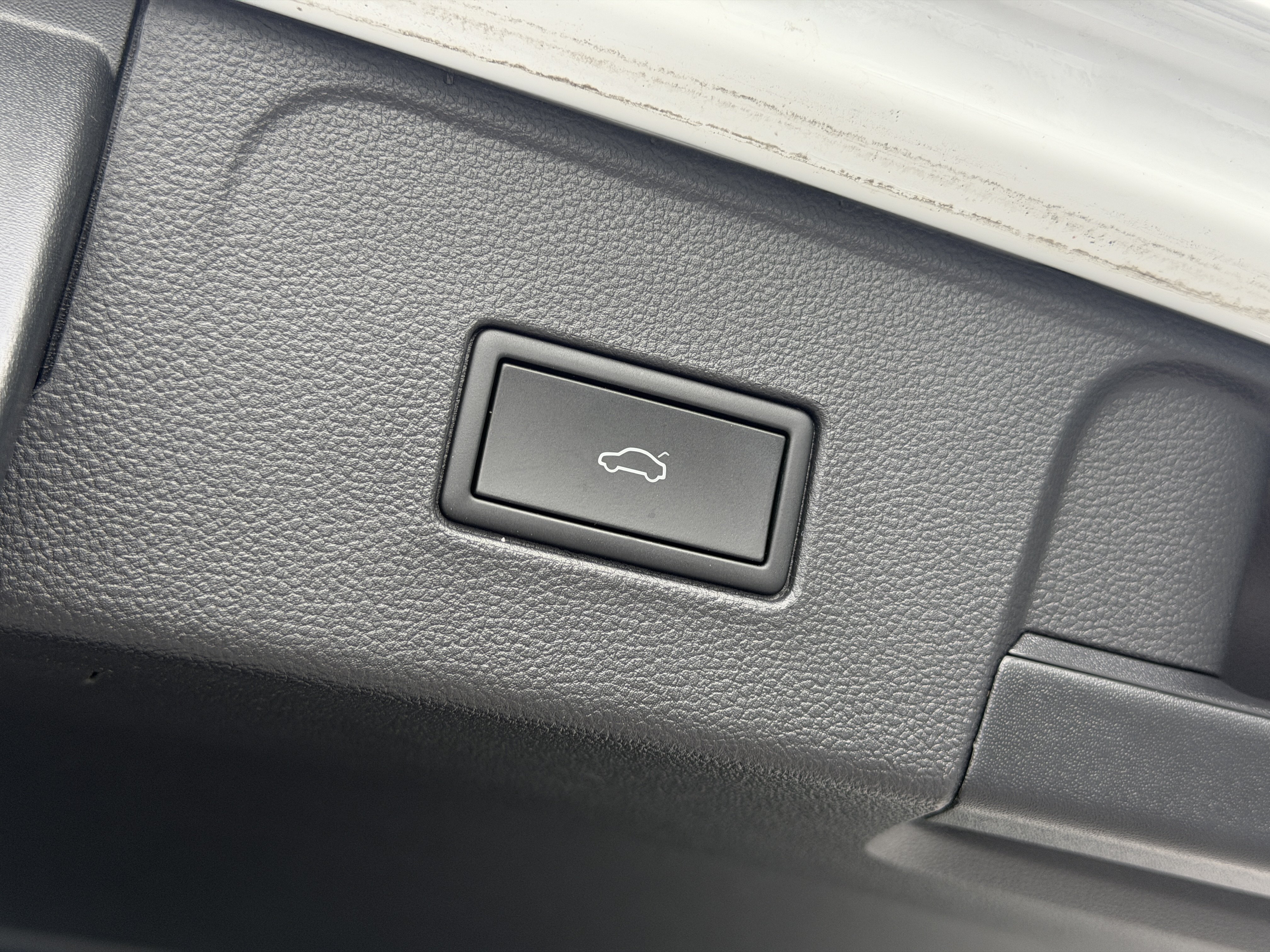 Certified 2024 Volkswagen Atlas SEL AWD/4WD image 12