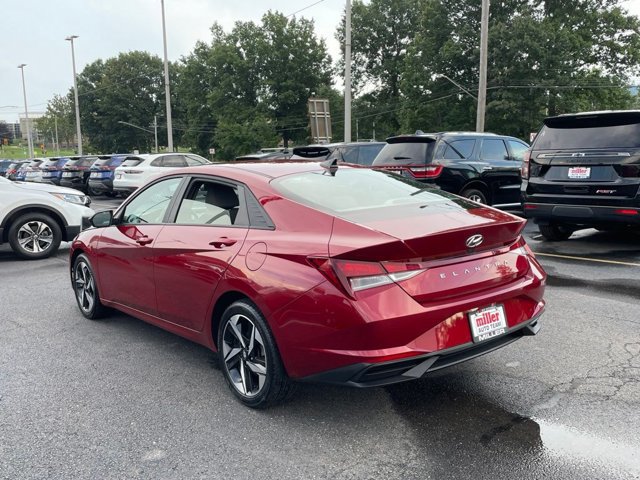 Used 2023 Hyundai Elantra SEL w/ Convenience Package FWD image 4