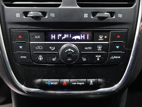 Used 2017 Dodge Grand Caravan GT image 28