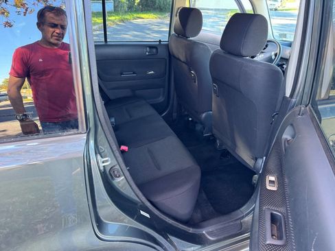 Used 2005 Scion xB image 9