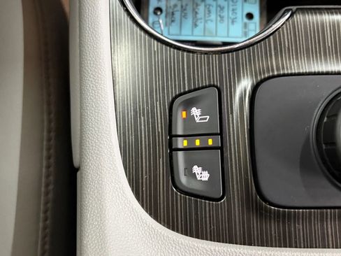 Used 2020 GMC Acadia SLT AWD/4WD image 26