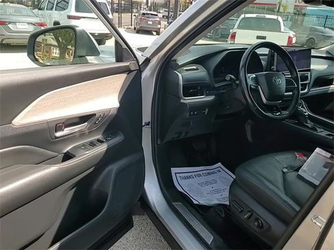 Used 2024 Toyota Grand Highlander Limited image 11