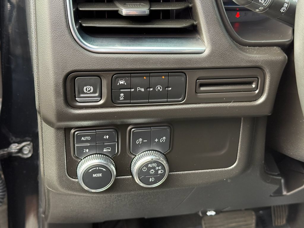 Used 2024 GMC Yukon SLT AWD/4WD image 24