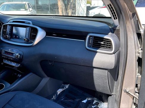 Used 2019 Kia Sorento FWD w/ LX Convenience Package image 19