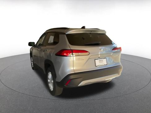 Used 2025 Toyota Corolla Cross LE image 11