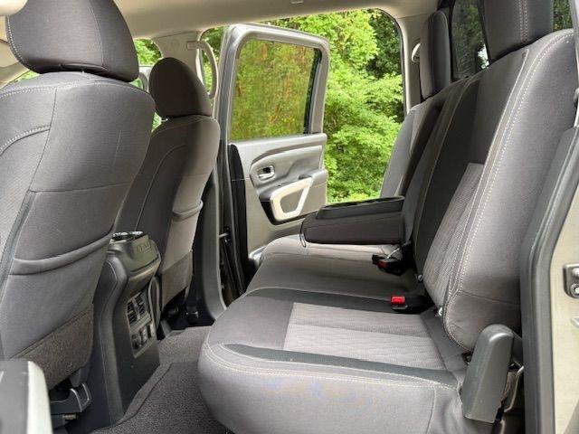 Used 2021 Nissan Titan SV w/ SV Convenience Package RWD image 8
