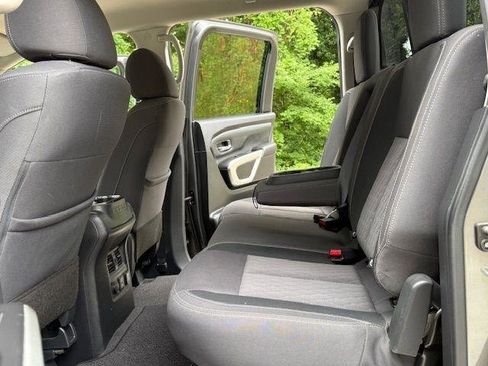 Used 2021 Nissan Titan SV w/ SV Convenience Package RWD image 8