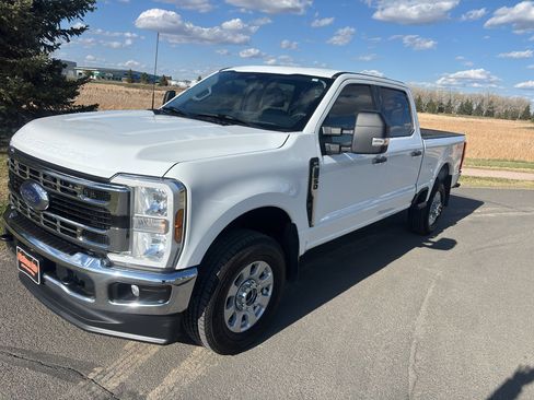 Used 2024 Ford F250 XLT w/ FX4 Off-Road Package AWD/4WD image 2
