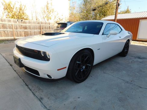 Used 2018 Dodge Challenger R/T image 3