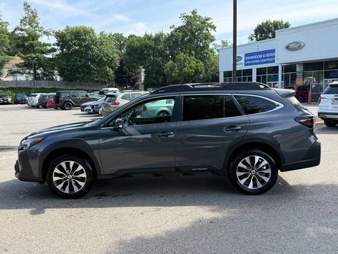 Used 2025 Subaru Outback Limited AWD/4WD image 5