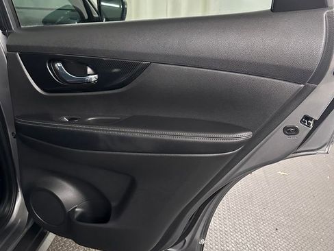 Used 2018 Nissan Rogue SL w/ Premium Package AWD/4WD image 31