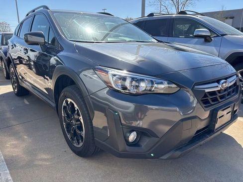 Used 2021 Subaru Crosstrek 2.0i Premium image 3