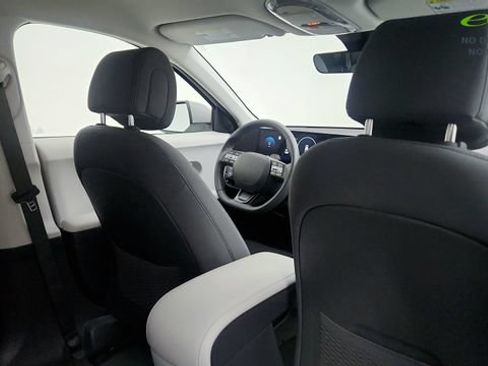 Used 2025 Hyundai Ioniq 5 SE RWD image 40