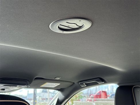 Used 2024 Chevrolet Suburban Premier image 19