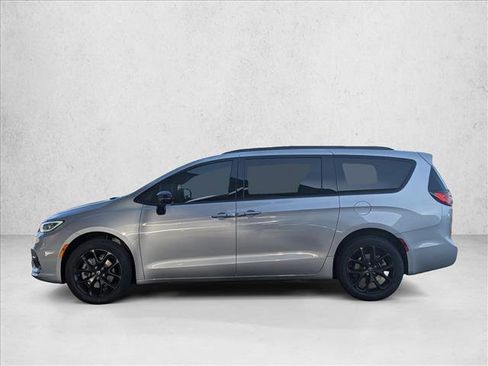 New 2026 Chrysler Pacifica Select image 9
