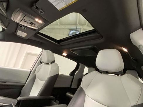 Used 2022 Toyota Sienna XSE w/ XSE Plus Package image 15