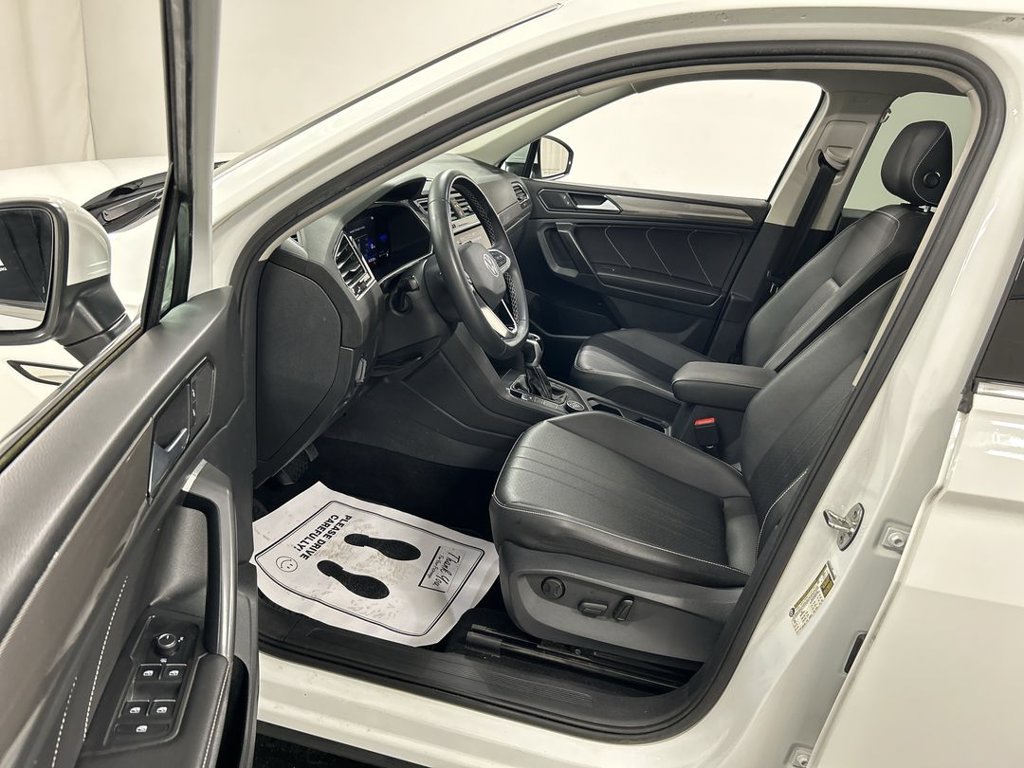 Used 2022 Volkswagen Tiguan SE w/ Panoramic Sunroof Package AWD/4WD image 9