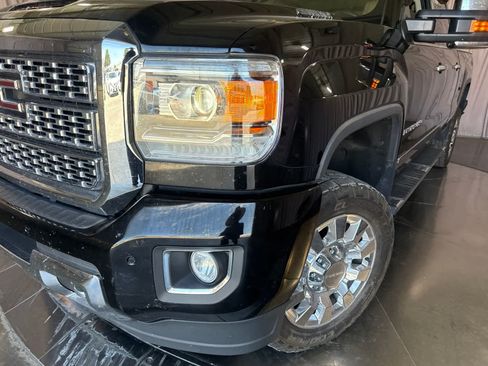 Used 2018 GMC Sierra 2500 Denali w/ Duramax Plus Package AWD/4WD image 9