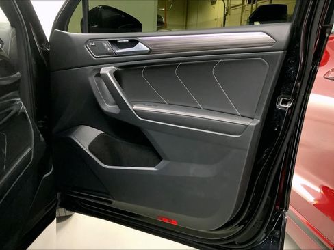 Used 2023 Volkswagen Tiguan SEL R-Line image 27