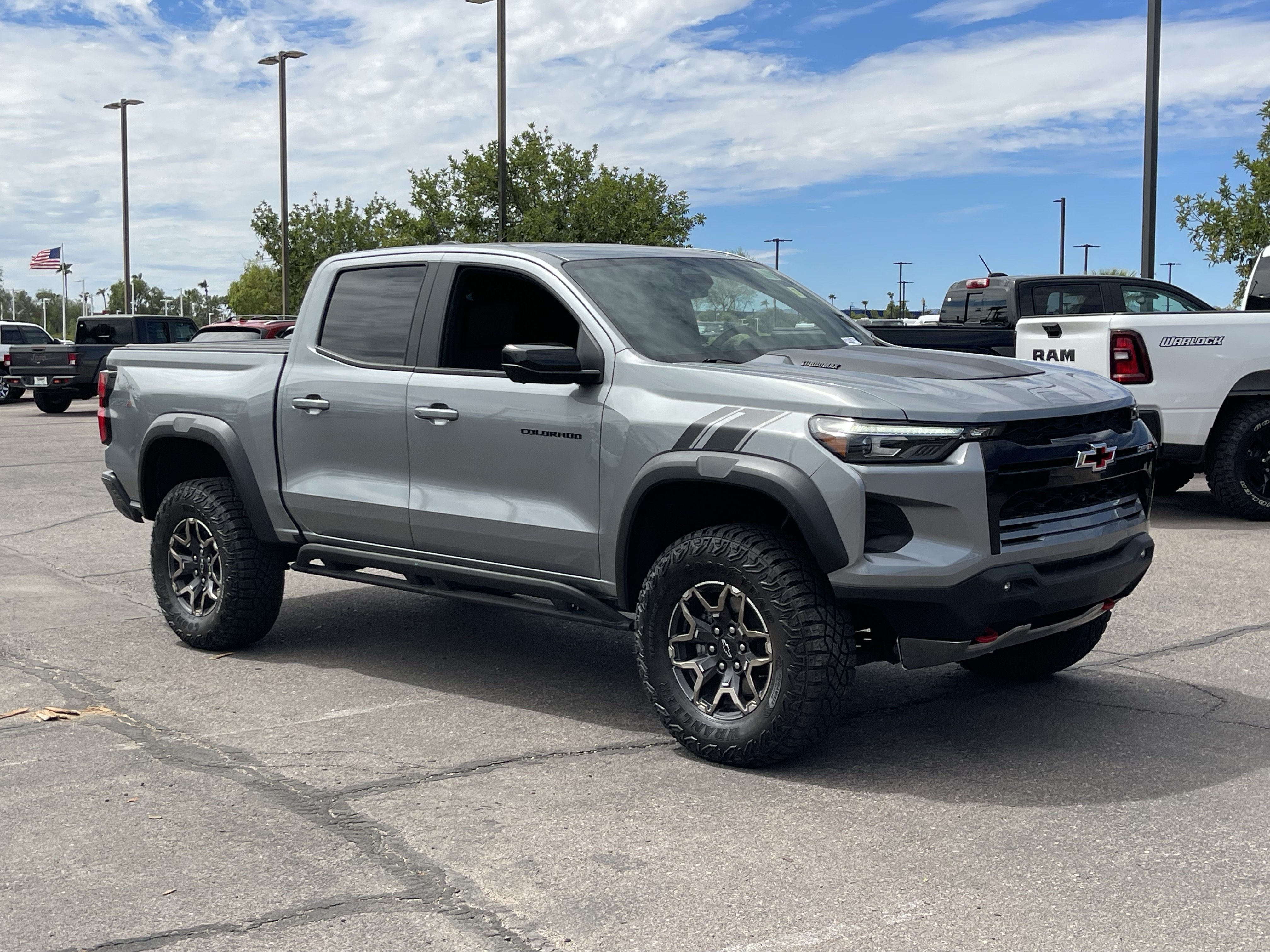 Used 2025 Chevrolet Colorado ZR2 w/ Technology Package AWD/4WD image 7