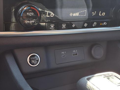 Used 2023 Nissan Rogue SV image 7