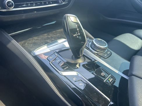 Used 2022 BMW 530e w/ M Sport Package image 35