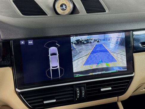 Used 2021 Porsche Cayenne S image 19